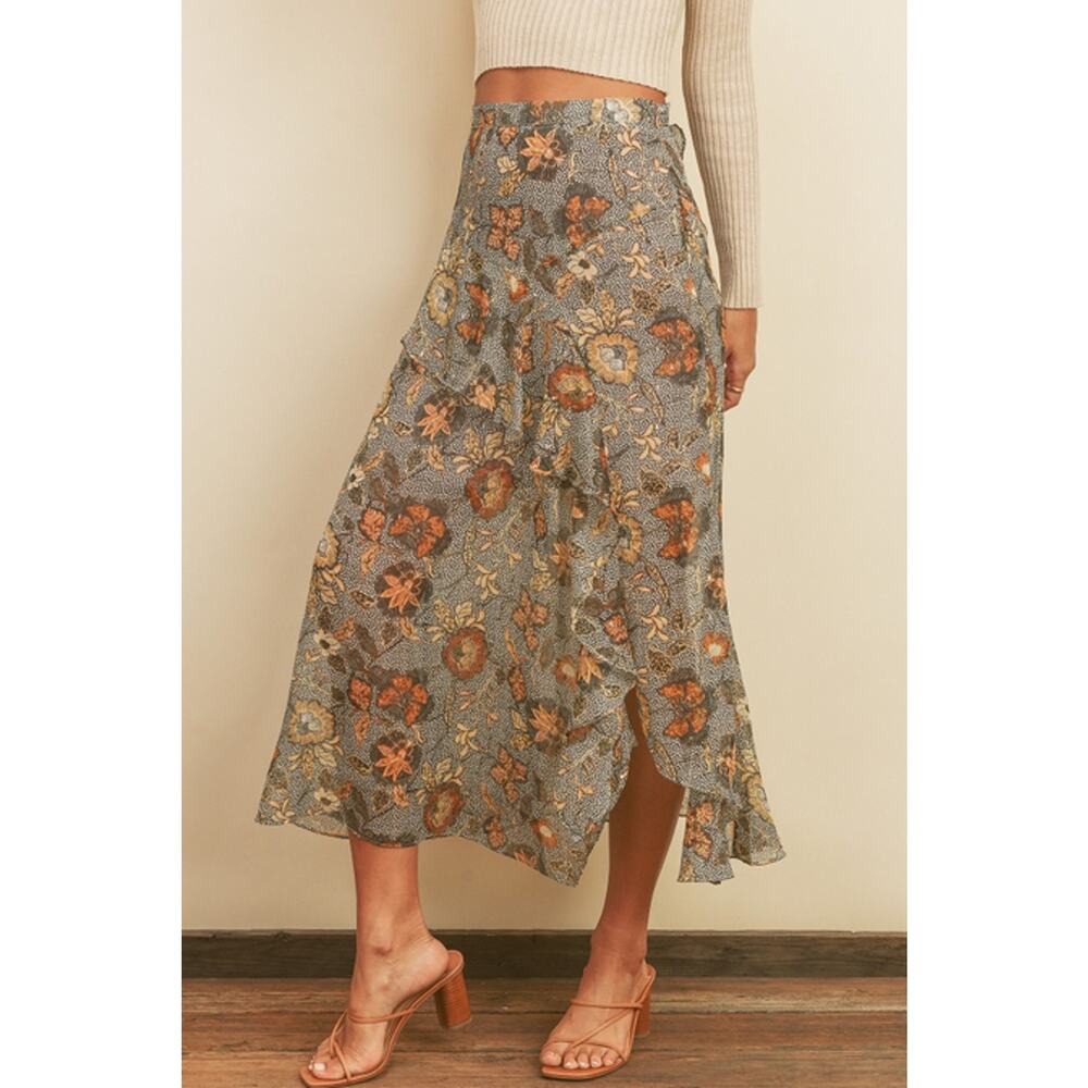 Dress Forum Moonlight Gold Size Medium Rising Up Diagonal Ruffled Skirt
